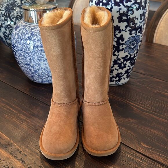 NWT Ugg Classic Tall II - Picture 5 of 6